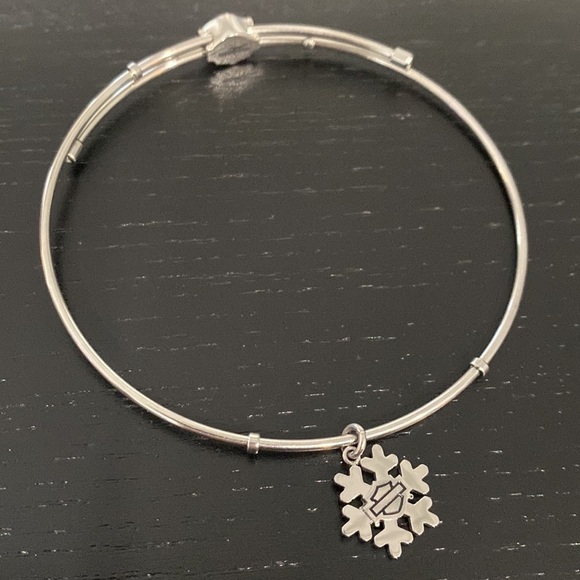 Harley-Davidson Silver Holiday Snowflake Charm Bangle Adjustable Bracelet - Picture 6 of 6